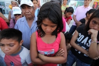 Tuxtla Gutiérrez, Chiapas. Familias desalojadas este fin de semana de la colonia 3 de Mayo realizan un plantón en la entrada del edificio de la administración estatal.