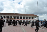 Miércoles 5 de diciembre del 2012. San Cristóbal de las Casas, Chiapas. Indígenas del Rancho Ellar, fueron citados a una mesa de negociación esta mañana en la Unidad Administrativa y fueron esperados por elementos de la Policía Estatal quienes detuvieron 
