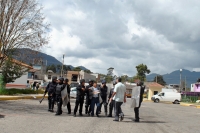 Miércoles 5 de diciembre del 2012. San Cristóbal de las Casas, Chiapas. Indígenas del Rancho Ellar, fueron citados a una mesa de negociación esta mañana en la Unidad Administrativa y fueron esperados por elementos de la Policía Estatal quienes detuvieron 