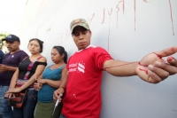 Miércoles 3 de diciembre del 2014. Tuxtla Gutiérrez. Los familiares de florentino Gómez Girón, preso en el Amate se desangran este medio día para exigir la liberación inmediata del líder campesino de Ixtapa.