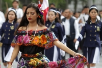 Martes 20 de noviembre del 2018. Tuxtla Gutiérrez. Los jóvenes y adultos mayores participan esta mañana en las actividades del desfile conmemorativo de la Revolución Mexicana, esta mañana en la Avenida Central de la capital del estado de Chiapas
