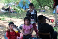 Viernes 24 de mayo del 2019. Chiapa de Corzo. Los niños desplazados del Ejido Puebla de Chenalho descansan este medio día al cumplirse un año más de los hechos violentos que les obligaron a salir de esta comunidad de Chiapas.