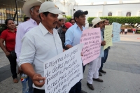 Lunes 13 de abril del 2015. Tuxtla Gutiérrez. Desplazados de La Casa del Pueblo de Venustiano Carranza exigen a la administración estatal el cumplimiento de las minutas donde serian reubicados e indemnizados así como la detención de los asesinos de los li
