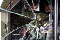 Viernes 15 de marzo del 2019. Tuxtla Gutiérrez. Negocios con destrozos y autos vandalizados después del operativo de desalojo del predio invadido en el libramiento norte