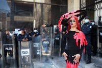 20210517. Tuxtla G. Grupos de diversidad sexual protestan en el Congreso del Estado