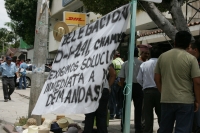 Un grupo de maestros chiapanecos se mantienen en las cercanías de la fuente Diana la Cazadora donde esperarían que se realizara una marcha hacia las instalaciones de la Procuraduría de Justicia y al parque Central, a la hora todavía no se realiza la manif