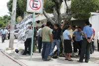 Un grupo de maestros chiapanecos se mantienen en las cercanías de la fuente Diana la Cazadora donde esperarían que se realizara una marcha hacia las instalaciones de la Procuraduría de Justicia y al parque Central, a la hora todavía no se realiza la manif