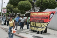 Un grupo de maestros chiapanecos se mantienen en las cercanías de la fuente Diana la Cazadora donde esperarían que se realizara una marcha hacia las instalaciones de la Procuraduría de Justicia y al parque Central, a la hora todavía no se realiza la manif