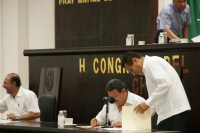 Los diputados del congreso local, continúan realizando las sesiones en aproximadamente 30 minutos y también empiezan a descuidar los protocolos bromeando durante este tiempo. Aun que hoy se les reconoce que iniciaran antes de la una de la tarde.