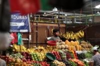 Domingo 19 de julio del 2020. Tuxtla Gutiérrez. Los locatarios del Mercado 5 de mayo esperan que se incremente la venta de los productos de la canasta básica este lunes cuando #Chiapas vuelva a ser marcado en Semáforo Naranja