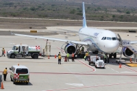 Viernes 1 de abril. El Eco-jet que utilizara desde este dÃa bio-turbosina elaborada en el sureste de México llega esta mañana al Aeropuerto Internacional de Chiapas desde la ciudad de México D.F. Viernes 1 de abril. El Eco-jet que utilizara desde este dÃa bio-turbosina elaborada en el sureste de México llega esta mañana al Aeropuerto Internacional de Chiapas desde la ciudad de México D.F.