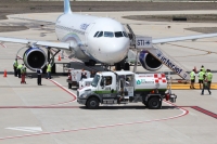 Viernes 1 de abril. El Eco-jet que utilizara desde este día bio-turbosina elaborada en el sureste de México llega esta mañana al Aeropuerto Internacional  de Chiapas desde la ciudad de México D.F.