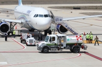 Viernes 1 de abril. El Eco-jet que utilizara desde este día bio-turbosina elaborada en el sureste de México llega esta mañana al Aeropuerto Internacional  de Chiapas desde la ciudad de México D.F.