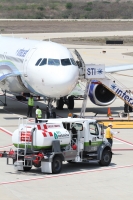 Viernes 1 de abril. El Eco-jet que utilizara desde este día bio-turbosina elaborada en el sureste de México llega esta mañana al Aeropuerto Internacional  de Chiapas desde la ciudad de México D.F.