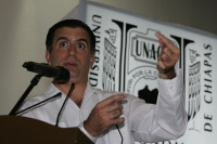 Alonso Lujambio, Secretario de Educación durante su visita al estado de Chiapas, recorre algunas escuelas y universidades así como también participa en la inauguración de las Jornadas Federales de Información Ciudadana este medio día en la ciudad de Tuxtl