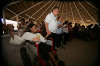 Jueves 11 de febrero. La arquidiócesis de Tuxtla Gutiérrez, celebra este jueves el Día Mundial del Enfermo con una solemne misa en el Centro Comunitario Juan Pablo II donde Monseñor Rogelio Cabrera otorgo el sacramento de La Unción de los Enfermos a pacie