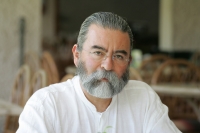 Lunes 20 de septiembre. Efraín Bartolomé, poeta de Ocosingo antes de su participación en el Encuentro Internacional de Letras que se lleva a cabo en Tuxtla Gutiérrez.