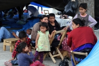 Miércoles 3 de octubre del 2018. Tuxtla Gutiérrez. Las familias de indí­genas desplazados del Ejido Puebla de Chenalho regresan al plantón en la Plaza Central de la capital del estado de Chiapas.