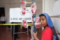 Domingo 1 de julio del 2012. San Cristóbal de las Casas, Chiapas. La afluencia de mujeres en las votaciones de este domingo se caracterizo por la presencia de las mujeres indígenas en la zona altos, mientras que en las principales ciudades, muchas persona
