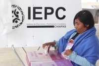 Domingo 1 de julio del 2012. San Cristóbal de las Casas, Chiapas. La afluencia de mujeres en las votaciones de este domingo se caracterizo por la presencia de las mujeres indígenas en la zona altos, mientras que en las principales ciudades, muchas persona