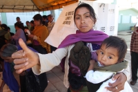 Domingo 1 de julio del 2012. San Cristóbal de las Casas, Chiapas. La afluencia de mujeres en las votaciones de este domingo se caracterizo por la presencia de las mujeres indígenas en la zona altos, mientras que en las principales ciudades, muchas persona
