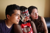 Sábado 9 de mayo del 2015. Tuxtla Gutiérrez. Día de las Madres. Elektra es la luchadora profesional chiapaneca quien hereda a sus hijos esfuerzo y disciplina como un ejercicio constante de vida. La joven deportista transforma sus días con la incógnita de 