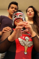 Sábado 9 de mayo del 2015. Tuxtla Gutiérrez. Día de las Madres. Elektra es la luchadora profesional chiapaneca quien hereda a sus hijos esfuerzo y disciplina como un ejercicio constante de vida. La joven deportista transforma sus días con la incógnita de 