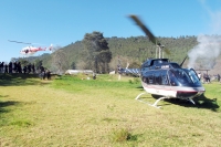 Viernes 7 de diciembre del 2012. Fto/Miradasur. San Cristóbal de las Casas, Chiapas. Elementos de la Policía Estatal desalojan la carretera que conduce a San Juan Chamula y desalojan el predio denominado Rancho El Ellar en San Cristóbal de las Casas.