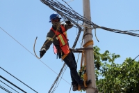 Jueves 22 de julio del 2020. Tuxtla Gutiérrez. Después de la lluvia del día miércoles, los técnicos de CFE continúan trabajando para lograr recuperar el servicio eléctrico en el norte oriente de la ciudad