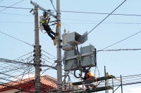 Jueves 22 de julio del 2020. Tuxtla Gutiérrez. Después de la lluvia del día miércoles, los técnicos de CFE continúan trabajando para lograr recuperar el servicio eléctrico en el norte oriente de la ciudad
