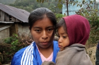 Domingo 6 de enero del 2013. Chilón, Chiapas. La extrema pobreza y las inclemencias del clima continúan enfermando a las familias de la Sierra después de que fallecieran varios menores durante las semanas pasadas.
