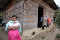 Domingo 6 de enero del 2013. Chilón, Chiapas. La extrema pobreza y las inclemencias del clima continúan enfermando a las familias de la Sierra después de que fallecieran varios menores durante las semanas pasadas.