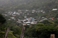 Domingo 6 de enero del 2013. Chilón, Chiapas. La extrema pobreza y las inclemencias del clima continúan enfermando a las familias de la Sierra después de que fallecieran varios menores durante las semanas pasadas.