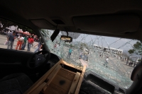 Miércoles 30 de marzo del 2016. Tuxtla Gutiérrez. Un grupo de encapuchados vandalisa en plena plaza central donde serían entregados los recursos del Programa Amanecer secuestrando varios vehículos del transporte público
