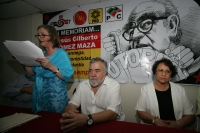 Miércoles 8 de septiembre. Alejandro Encinas durante el homenaje que amigos y compañeros de la izquierda le rinden a la memoria del Dr Gilberto Gómez Maza junto con los familiares que le sobreviven este medio día en la ciudad de Tuxtla  Gutiérrez.