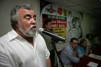 Miércoles 8 de septiembre. Alejandro Encinas durante el homenaje que amigos y compañeros de la izquierda le rinden a la memoria del Dr Gilberto Gómez Maza junto con los familiares que le sobreviven este medio día en la ciudad de Tuxtla  Gutiérrez.