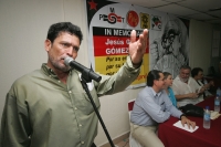 Miércoles 8 de septiembre. Alejandro Encinas durante el homenaje que amigos y compañeros de la izquierda le rinden a la memoria del Dr Gilberto Gómez Maza junto con los familiares que le sobreviven este medio día en la ciudad de Tuxtla  Gutiérrez.