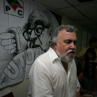 Miércoles 8 de septiembre. Alejandro Encinas durante el homenaje que amigos y compañeros de la izquierda le rinden a la memoria del Dr Gilberto Gómez Maza junto con los familiares que le sobreviven este medio día en la ciudad de Tuxtla  Gutiérrez.
