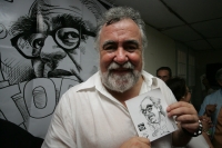 Miércoles 8 de septiembre. Alejandro Encinas durante el homenaje que amigos y compañeros de la izquierda le rinden a la memoria del Dr Gilberto Gómez Maza junto con los familiares que le sobreviven este medio día en la ciudad de Tuxtla  Gutiérrez.