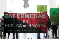 Jueves 11 de mayo del 2017. Tuxtla Gutiérrez. Las protestas del movimiento del sector salud y de las enfermeras en huelga de hambre en las entradas del edificio de la administración municipal donde se realizaría el evento de reconocimiento de José Ramón N
