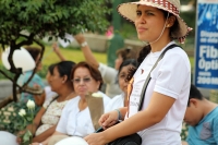 Martes 9 de mayo del 2017. Tuxtla Gutiérrez. Una niña juega en la barda de la entrada al atrio de la Catedral de San Marcos.
