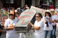 Martes 23 de mayo del 2017. Tuxtla Gutiérrez. Las enfermeras en huelga de hambre de Movimiento del Sector Salud marchan hacia el Congreso chiapaneco acompañados de organizaciones sociales y de estudiantes Martes 23 de mayo del 2017. Tuxtla Gutiérrez. Las enfermeras en huelga de hambre de Movimiento del Sector Salud marchan hacia el Congreso chiapaneco acompañados de organizaciones sociales y de estudiantes