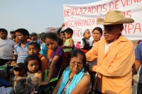 Jueves 23 de mayo del 2013. Ocosocuaulta del Espinoza. Los desplazados de Carranza abandonan la ENPC-CHIS. Familias desplazadas de la comunidad de Venustiano Carranza intentan abandonar las instalaciones de La Escuela Nacional de Protección Civil, Campus 