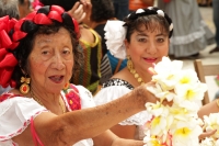 Jueves 25 de abril del 2019. Tuxtla Gutiérrez. Las ofrendas de Flor de Mayo son elaboradas por las hábiles manos de la comunidad tuxtleca durante las fiestas patronales de San Marcos.
