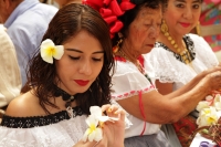 Jueves 25 de abril del 2019. Tuxtla Gutiérrez. Las ofrendas de Flor de Mayo son elaboradas por las hábiles manos de la comunidad tuxtleca durante las fiestas patronales de San Marcos.