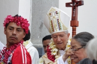 Jueves 25 de abril del 2019. Tuxtla Gutiérrez. Las ofrendas de Flor de Mayo son elaboradas por las hábiles manos de la comunidad tuxtleca durante las fiestas patronales de San Marcos.