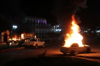 Lunes 7 de agosto del 2017. Chiapa de Corzo. Un autobús y un vehículo particular son incendiados al término de la jornada de violencia donde se enfrentaran manifestantes y las corporaciones policiacas durante la visita de EPN.