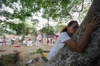 Jueves 20 de marzo del 2014. Chiapa de Corzo. La ceremonia de La Pochota o Ceiba es realizada esta tarde por pobladores de la ciudad ribereña durante el momento que el sol alcanza el punto del equinoccio marcando la entrada de la nueva temporada climática