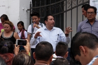 Martes 23 de agosto del 2016. Tuxtla Gutiérrez. Padres de familia y directivos de la Escuela Secundaria del Estado Número Uno preparan propuestas para impartir clases mientras continúan las protestas del Movimiento Magisterial en Chiapas.