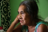 20210312. Tuxtla G. Adultos mayores enfermos no pueden trasladarse para recibir la vacuna Covid